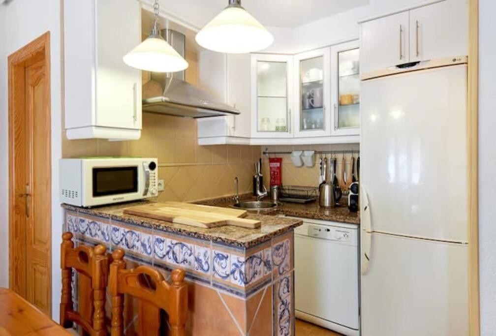 Villa Magerit, Entire Home 5 Minutes Easy Walk To Sandy Beach Ла Мата Екстериор снимка